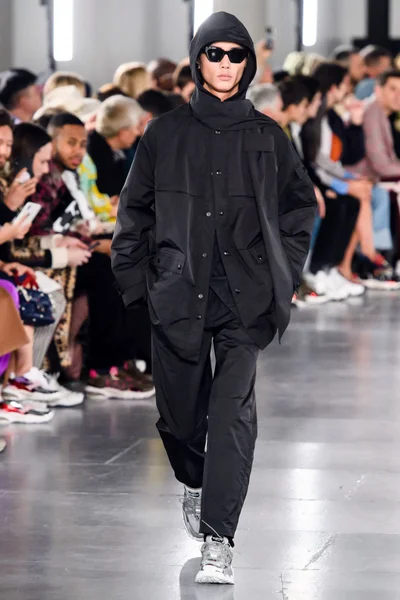 Look 13